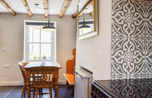 Tregaron Cottage | Lovely chocolate box cottage in the heart of the Cambrian Mountains.