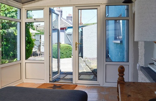 Tregaron Cottage | Lovely chocolate box cottage in the heart of the Cambrian Mountains.