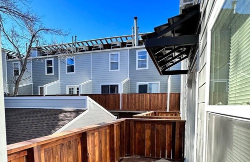 Mapleton Hill Condo | Lovely Condo 2 blocks from Peart St Mall