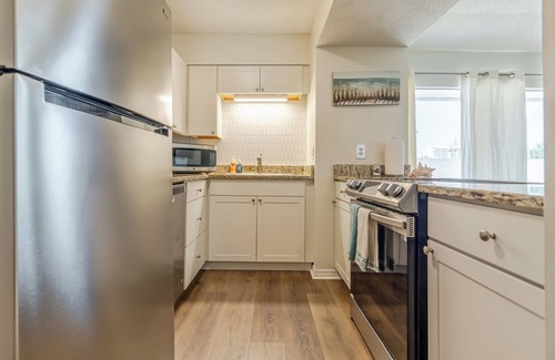 Destin Condo | LOVELY CONDO in the heart of Destin with sharednPOOL,Wi-Fi and PATIO