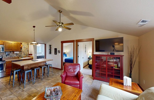 McMinnville Apartment | Lovely condo near downtown activities w/central AC, WiFi, & private washer/dryer