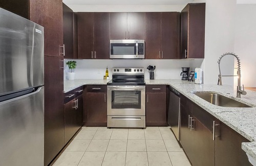Bay Crest Park Apartment | Lovely Condo near Tampa Airport and Beaches