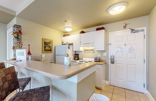 Gulf Place Apartment | Lovely condo on the Gulf of Mexico w/private balcony, shared pool & tennis
