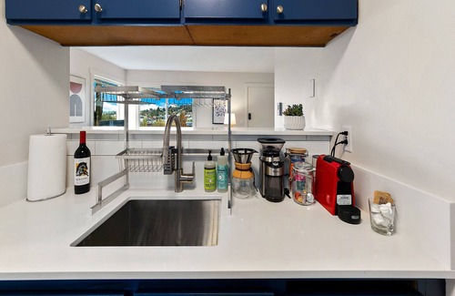 North Queen Anne Apartment | Lovely condo overlooking the Fremont Bridge