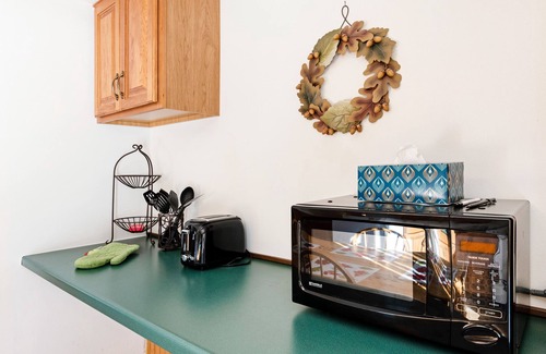 Eagle River Condo | Lovely condo w/a lake access plus shared tennis & basketball courts