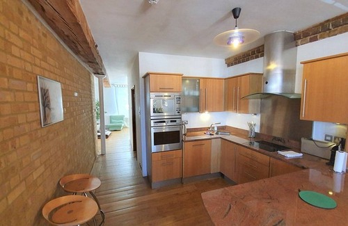 Cathedrals Apartment | Lovely Converted Warehouse near River Thames