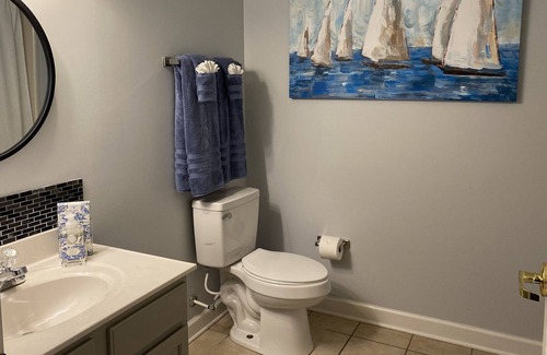 Smith Mountain Lake Condo | Lovely corner studio in Mariners Landing. Pet fee, 65.00