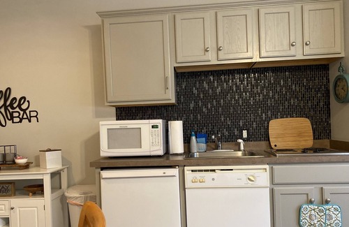 Smith Mountain Lake Condo | Lovely corner studio in Mariners Landing. Pet fee, 65.00