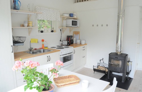 Djurhamn House | Lovely cottage by the lake