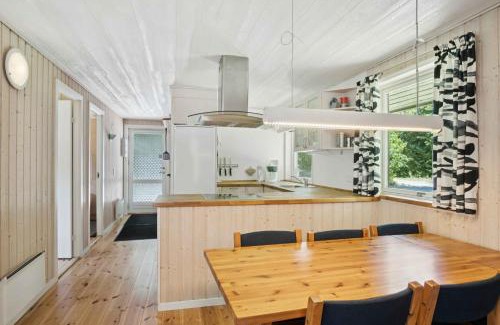 Arrild Ferieby House | Lovely Cottage In Arrild Ferieby