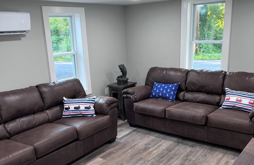 Union Springs House | Lovely cottage overlooking Cayuga Lake in the heart of Finger Lakes Wine Country