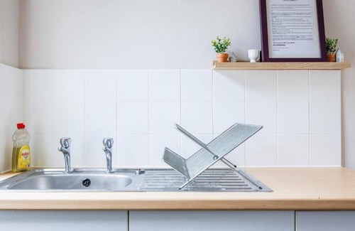 Southend-on-Sea Apartment | Lovely & Cozy 2BR Excellent Location w/WiFi & Netflix by Everhome Ltd