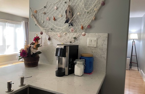 London House | Lovely & cozy 3Bdr | 7 person| 2baths | 1 free driveway parkings | street pkgs