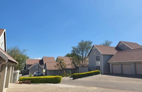 Pretoria Apartment | Lovely & Cozy Studio Unit with Carport!