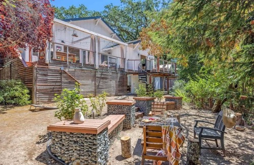 Glen Ellen House | Lovely Creekside Wine Country Home in Glen Ellen!