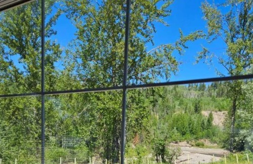Hixon House | Lovely Creekview beside popular campground