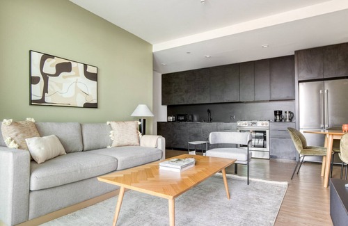 Palms Apartment | Lovely Culver City 2BR w/Roof, walkable neighborhood, by Blueground