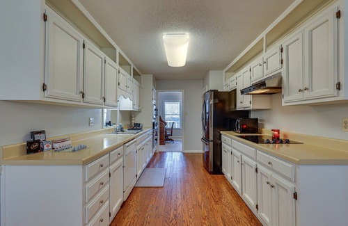 Decatur House | Lovely Decatur Home w/Yard ~ 6 Mi to Town!