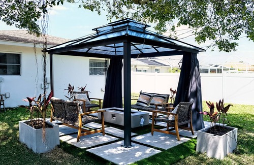 Naples Park House | Lovely dog-friendly duplex near Gulf with enclosed yard, central AC, & W/D