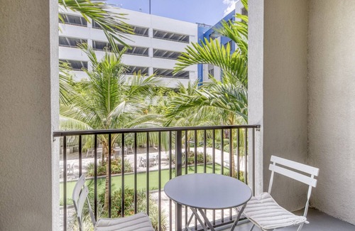 Doral Apartment | Lovely Doral 1 BR w/Gym & Pool, by Blueground