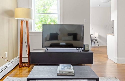 Dorchester Apartment | Lovely Dorchester 1BR, by Savin Hill T, by Blueground