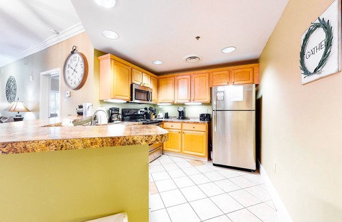 Gatlinburg Condo | Lovely downtown condo w/free attraction tickets & fitness room -walk everywhere