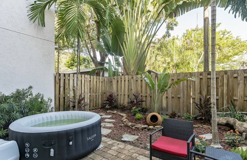 Tarpon River House | Lovely Downtown townhouse w/hot tub spa, 10 min from the beach!