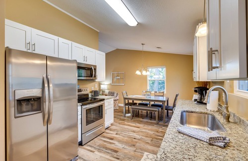 Emerald Isle House | Lovely Emerald Isle Home, Walk to Beach!