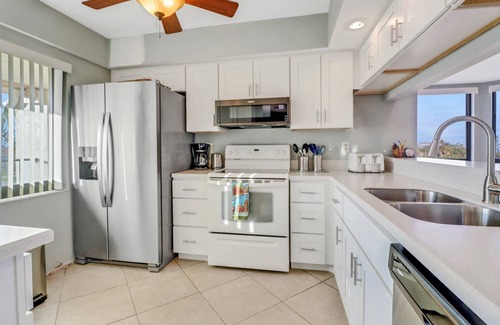 Mid Island Condo | Lovely End-Unit, Lagoon-Front Community, South of Mid-Island! Heated Community Pool! Free Parking!