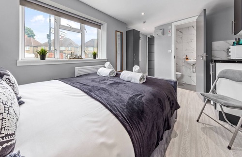 Feltham West Apartment | Lovely Ensuite Room Feltham Heathrow London TW13