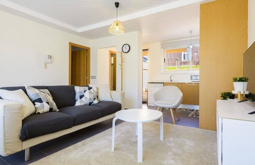 Oropesa del Mar Apartment | Lovely apartment for 8 people with A/C, pool, WIFI, TV and terrace