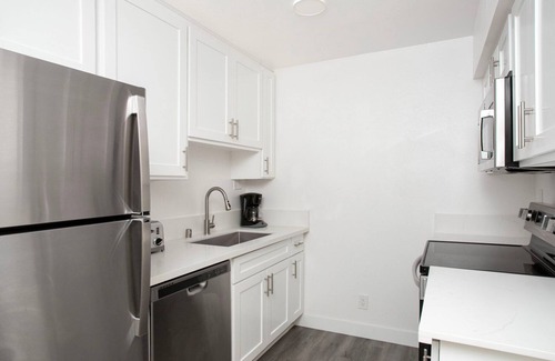 Beverly Grove Apartment | Lovely Fairfax 2BR w/Pool, nr Mall, Dining & Hospital, by Blueground