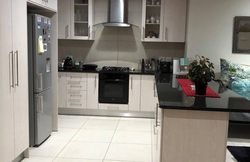 Bloubergstrand House | Lovely family friendly 4-bedroom house in Bloubergstrand, Cape Town