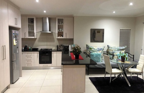 Bloubergstrand House | Lovely family friendly 4-bedroom house in Bloubergstrand, Cape Town