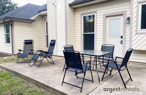 South Arlington House | Lovely Family Home | Garage | Patio | Pet Friendly