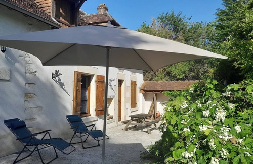 Pellevoisin House | Lovely farmhouse - 3 bedrooms - wifi - garden - fireplace