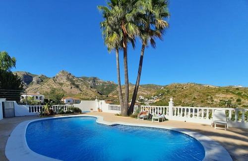 Gandia Apartment | Lovely Flat With Heated Pool