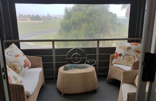 Bloubergstrand Apartment | Lovely Fully Furnished Holiday Accommodation