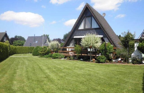 Fedderwardersiel House | Lovely furnished house on the outskirts of a vacation park with a large garden