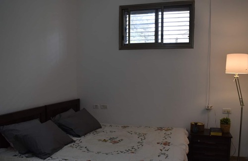Isfiya Apartment | Lovely garden unit on Mt. Carmel