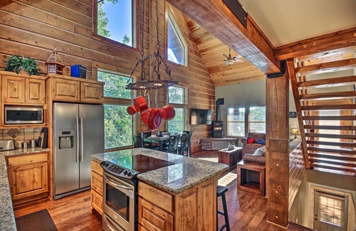 Lost Bridge Village Cabin | Lovely Garfield Cabin w/Direct Beaver Lake Access