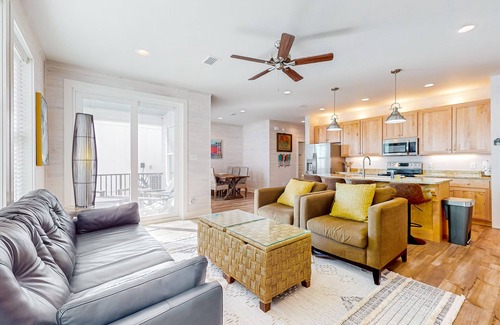 Gulf Shores Cottage | Lovely Gulf retreat with pool & stunning balcony views - walk to beaches & pier