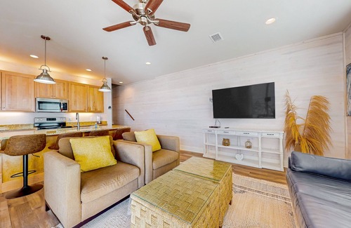 Gulf Shores Cottage | Lovely Gulf retreat with pool & stunning balcony views - walk to beaches & pier