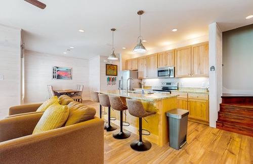 Gulf Shores Cottage | Lovely Gulf retreat with pool & stunning balcony views - walk to beaches & pier
