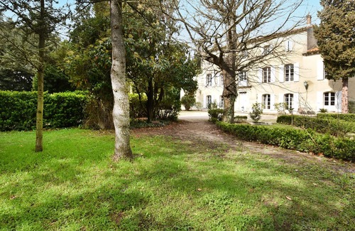 Entraigues-sur-la-Sorgue House | Lovely home in Entraigues-sur-la-Sorg