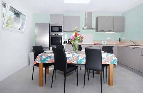 Saint-Meloir-des-Ondes House | Lovely home in Saint-Méloir-des-Ondes