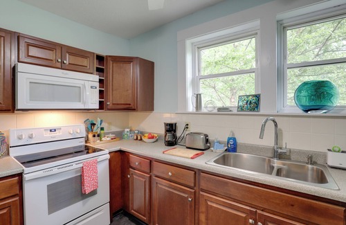 Hendersonville Apartment | Lovely Hendersonville Retreat ~ 1 Mi to Downtown!