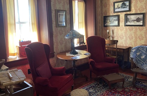 Refton House | Lovely Historic Home at the edge of Strasburg - East Wing