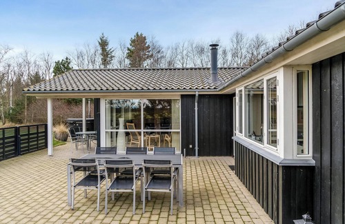 Rødhus House | Lovely holiday home with wilderness bath and space for 8 people.