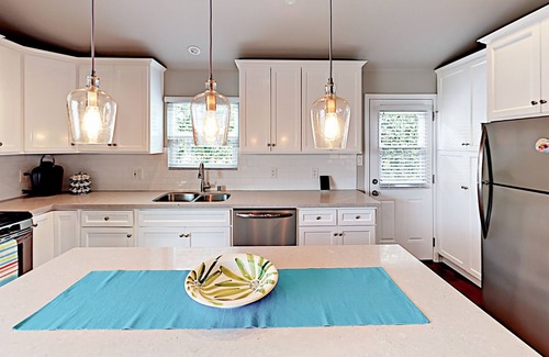 El Segundo House | Lovely home 1 block to Main St and near the beach w/ patio - snowbirds welcome